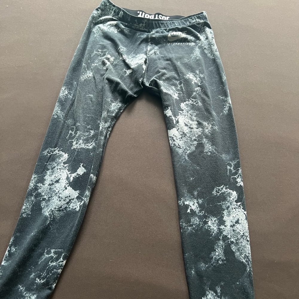 Niki international leggings, super soft, in good shape with a little pilling.